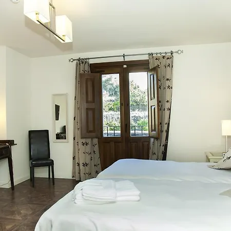 Abadia San Martin מלון 3*
